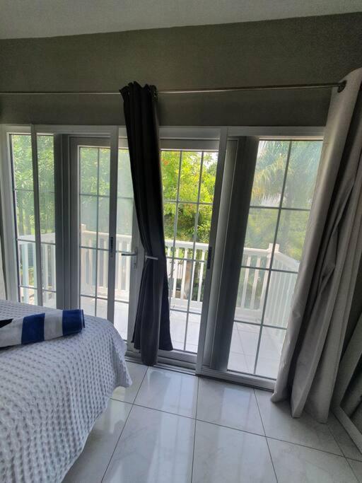 Вілла Townhouse By The Bay, Little Bay Country Club ,Negril Orange Bay Екстер'єр фото