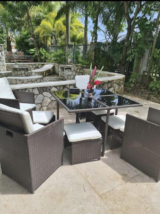 Вілла Townhouse By The Bay, Little Bay Country Club ,Negril Orange Bay Екстер'єр фото