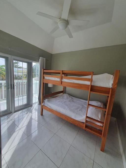 Вілла Townhouse By The Bay, Little Bay Country Club ,Negril Orange Bay Екстер'єр фото