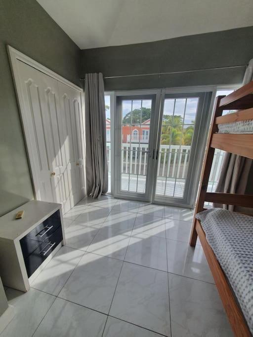 Вілла Townhouse By The Bay, Little Bay Country Club ,Negril Orange Bay Екстер'єр фото