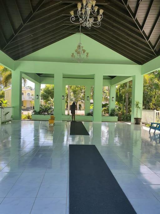 Вілла Townhouse By The Bay, Little Bay Country Club ,Negril Orange Bay Екстер'єр фото